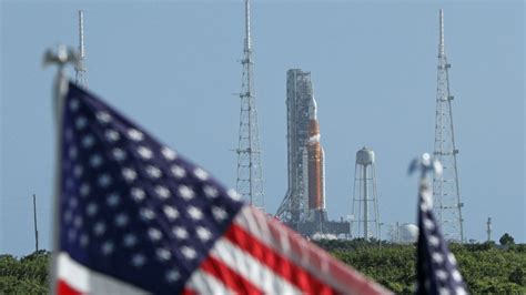 Artemis launch scrubbed again after another leak issue | Fox Business