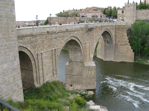 Puente de San Martín | Stone arch, Tower bridge, Medieval