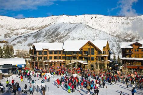 Skiers & Snowboarders at Hayden Lodge, Snowmass Base Village, Aspen Ski ...