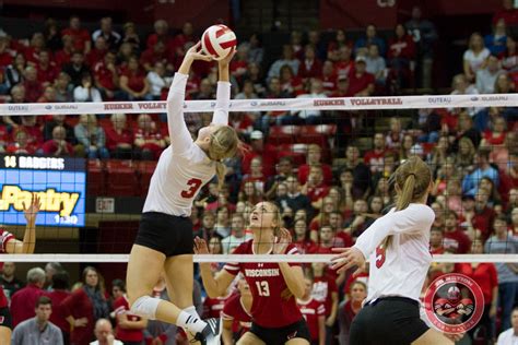 Volleyball: #4 Nebraska Cornhuskers Sweep Iowa Hawkeyes - Corn Nation