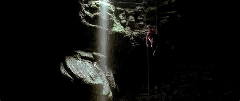 The Descent (2005) : r/CineShots