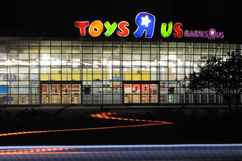 Toys 'R' Us is back, but you're really buying from Target