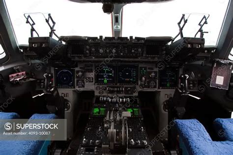 Boeing C-17 Globemaster III, interior and cockpit - SuperStock