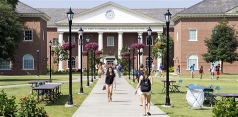 A Coastal Carolina University é classificada como a quinta colocada