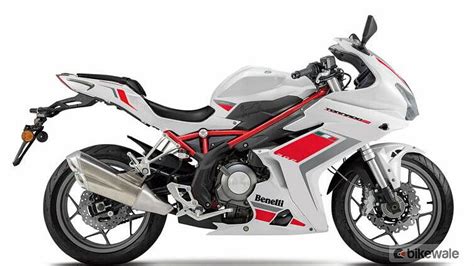 Benelli 302R Action Image – BikeWale