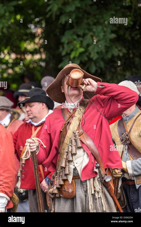 Battle of naseby reenactment hi-res stock photography and images - Alamy