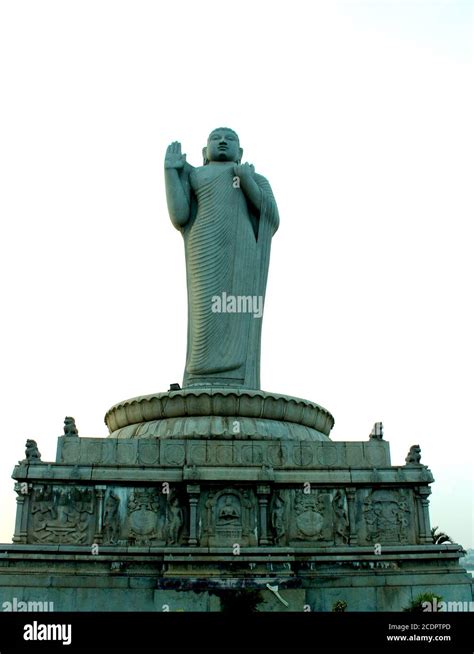 Buddha statue at Hussain Sagar lake, Hyderabad Stock Photo - Alamy