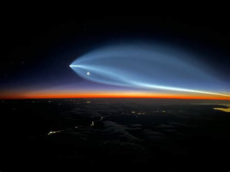 SpaceX's Rocket Presents Mindblowing Visuals At 8,000 Km/h!