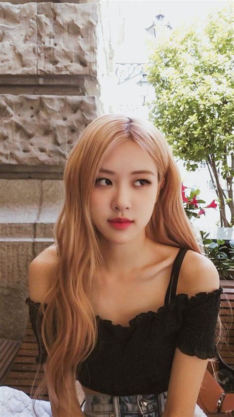 Follow her instagram:@roses_are_rosie Lisa Rosé, Jennie Blackpink, Rosé Blackpink Cute, Foto ...