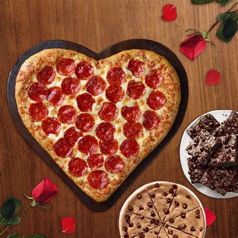 Pizza Hut's Valentine's Day Bundle For 2019 Features A Heart-Shaped Pizza & The Dessert Of Your ...