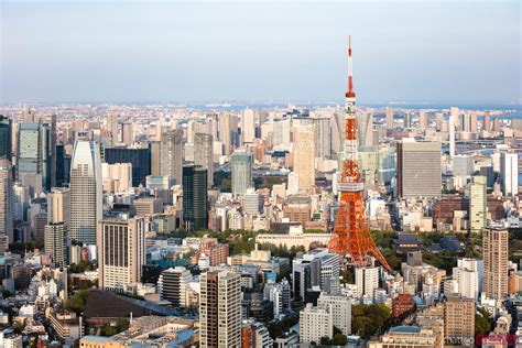 - Tokio Skyline tagsüber. Tokio, Japan | Royalty Free Bild