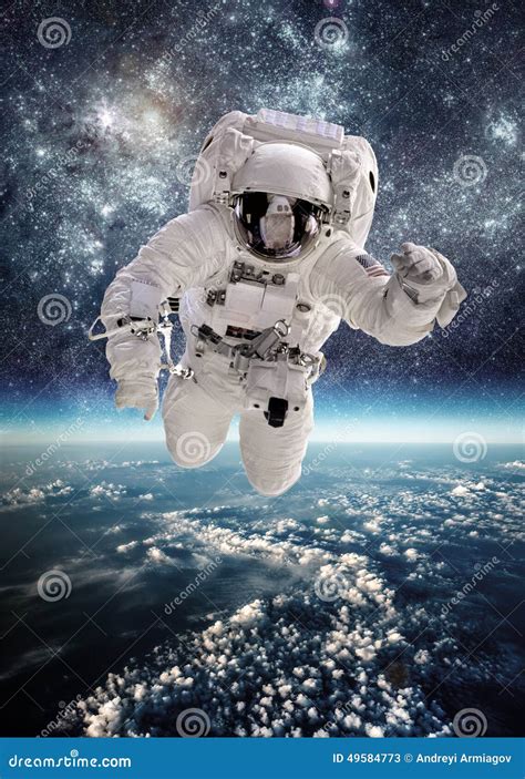 Astronauta En Espacio Exterior Foto de archivo - Imagen: 49584773