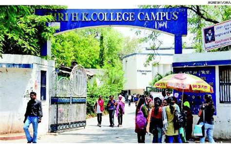 Top commerce colleges in Gujarat with courses offered & contacts