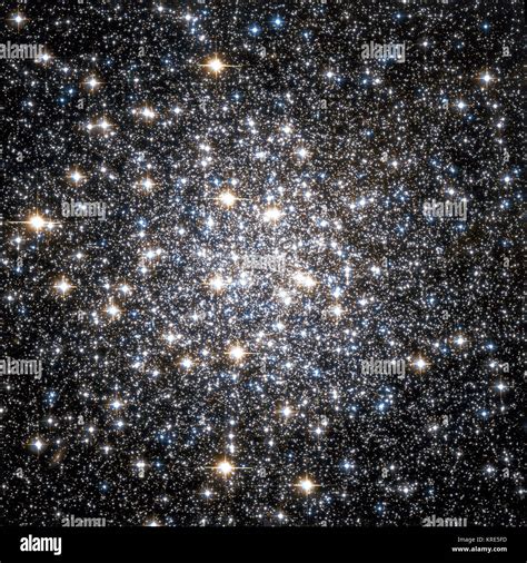 Messier 10 Hubble WikiSky Stock Photo - Alamy