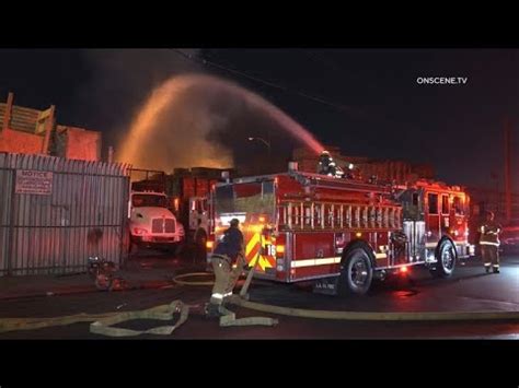 LAFD Firefighters Battle Pallet Yard Fire | Los Angeles - YouTube