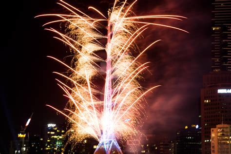 Melbourne Fireworks 4 by strawbryfields94 on DeviantArt