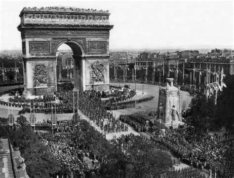 Arc de Triomphe facts. History. Paris arches.
