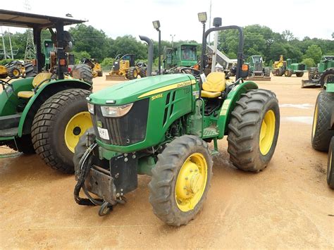 2017 JOHN DEERE 5065E FARM TRACTOR, VIN/SN:110441 - MFWD, 1 REMOTE, ROLL BAR, 16.9-28 TIRES, METER R