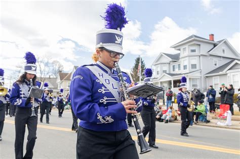 Holyoke High band receives cheers as one of the leads in the St. Patrick’s Parade - masslive.com