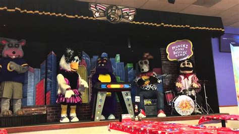 Chuck E. Cheese Animatronics Turning On - YouTube