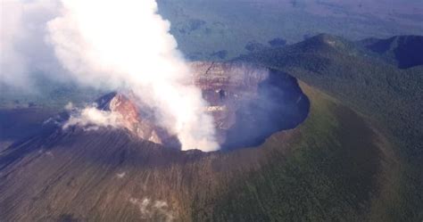 10 People Who Actually Fell Into A Volcano - Listverse