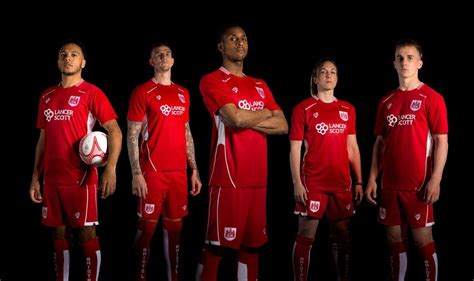 Bristol City 2016-17 Home Kit