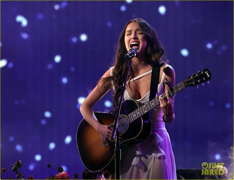 Olivia Rodrigo Makes Her AMAs Debut with 'Traitor' Performance - Watch ...