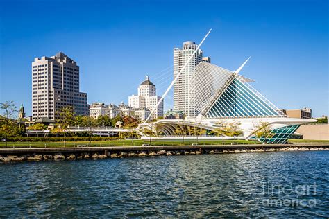 Milwaukee Skyline Photo with Milwaukee Art Museum Photograph by Paul ...