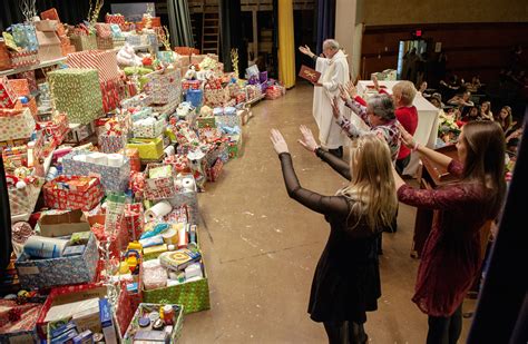 The Charity of Christmas | America Magazine