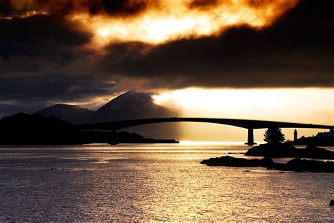 Isle Of Skye Bridge In Light [oc][3000x3000] -Please check the website for more pics | Isle of ...