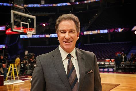 Kevin Harlan dishes on replacing legendary Marv Albert in NBA playoffs