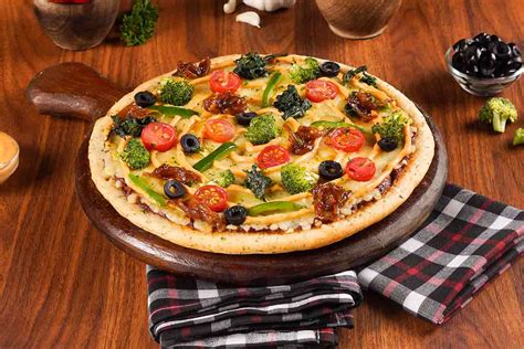 Order Ultimate Veg Pizza Medium online from Ovenstory