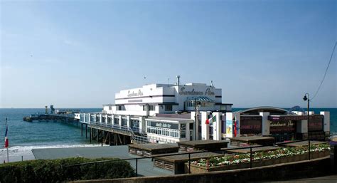 Fire in shop on Sandown Pier being investigated