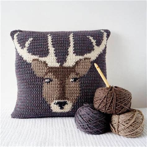 18 Beautiful Free Crochet Pillow & Cushion Patterns