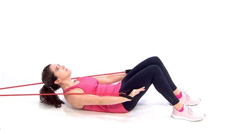 This 10-Minute Resistance Band Ab Workout Will Work Your Entire Core ...