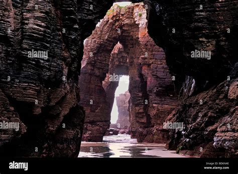 Spain, Galicia: Caves and arcs at the beach "Praia As Catedrais" at low tide Stock Photo - Alamy