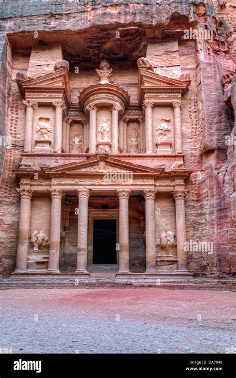 Al Khazneh - most famous tomb in Petra, Jordan Stock Photo - Alamy