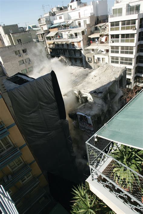 5-Stage Demolition Process Guides Implosion of 5-story Building | For ...