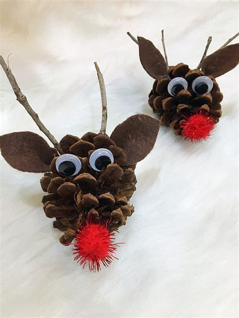 90 Pine Cone Crafts for Christmas that'll be the Highlight of your ...