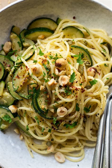 Spaghetti aglio e olio - Lazy Cat Kitchen