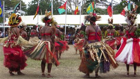 Cultural Dance in Papua New Guinea - YouTube