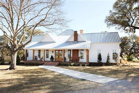 PHOTOS: Chip And Joanna Gaines’ Home | Farmhouse exterior colors, Modern farmhouse exterior ...