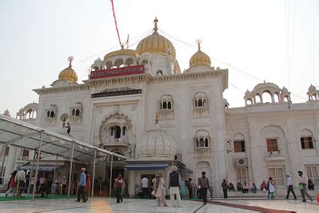 Visiting a Sikh Temple: How to Step Inside Respectfully - Travel with a Purpose