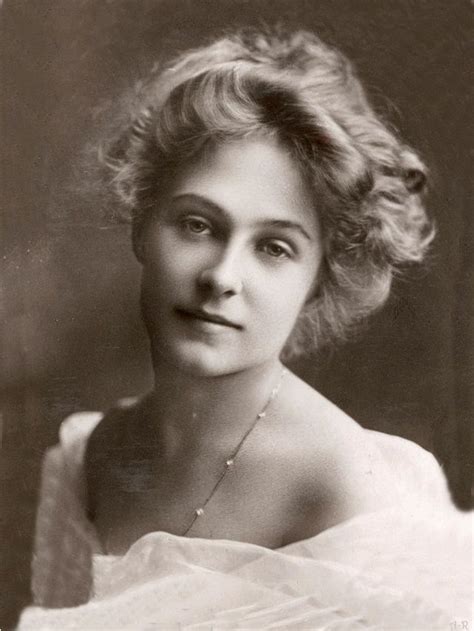 Previous pinner: "Edwardian. A beautiful young woman, 1900's. .... She has such a gentle and ...