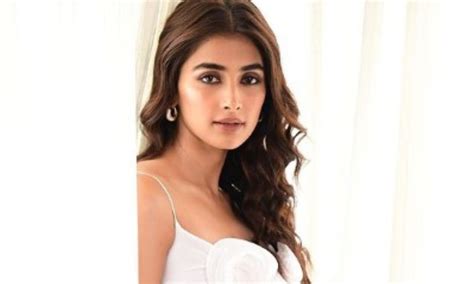 Pooja Hegde- Height, Weight, Bra Size, Hair Color, Eye Color | Stark Times