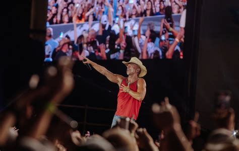 Kenny Chesney's tour ranked number one on Billboard - maverick-country.com