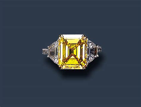 A SUPERB FANCY VIVID YELLOW DIAMOND RING | Christie's