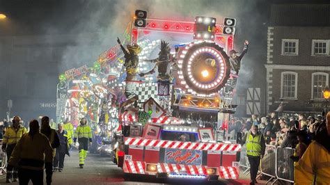 Bridgwater Carnival donates nearly £35k to local charities - BBC News