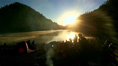 Sunrise Ranu Kumbolo - HyperLapse! - YouTube