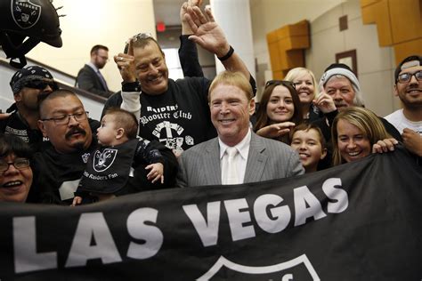 NFL Owners Approve Oakland Raiders Plan to Move to Las Vegas - WSJ